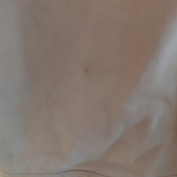 Kiton 100% pelle leather skirt size 42 has a small faint stain see pic - Picture 2 of 3